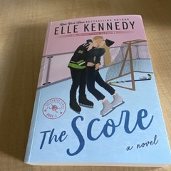 The Score (Off-Campus Series) by Elle Kennedy, YA Fiction Novel, Paperback